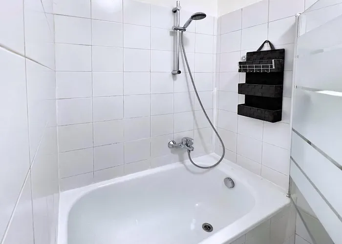 Urnest Montebello Apartment *